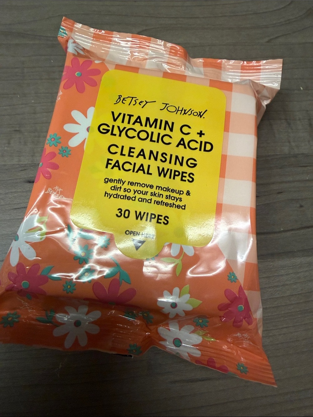 ❣️5/$25❣️Betsey Johnson Orange Floral Vitamin C + Glycolic Acid Cleansing Wipes